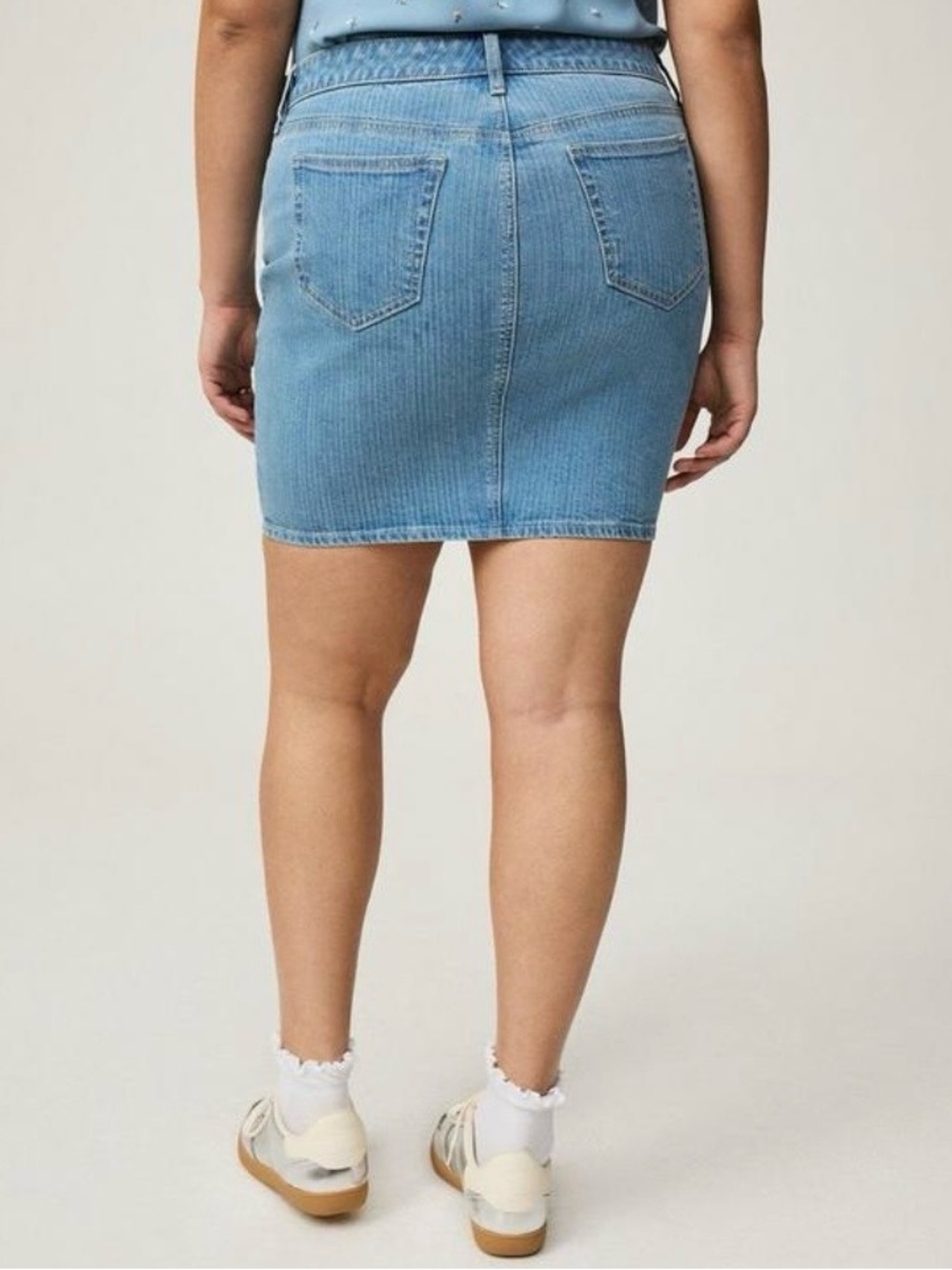 Torrid Denim Mini Skirt - Size 14 - NWT! - Picture 2 of 10